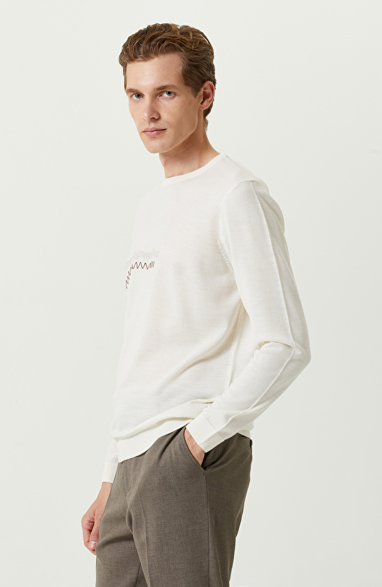 Ekru Nakış Detaylı Kazak