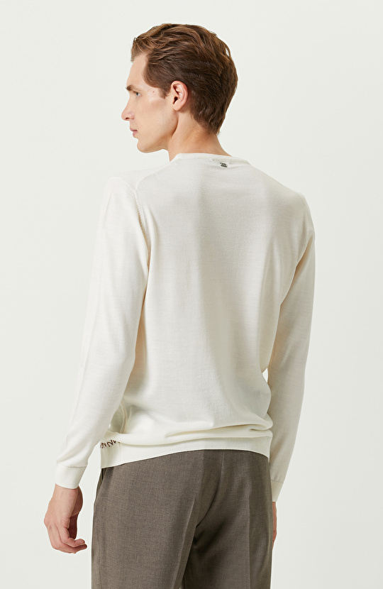 Ekru Nakış Detaylı Kazak