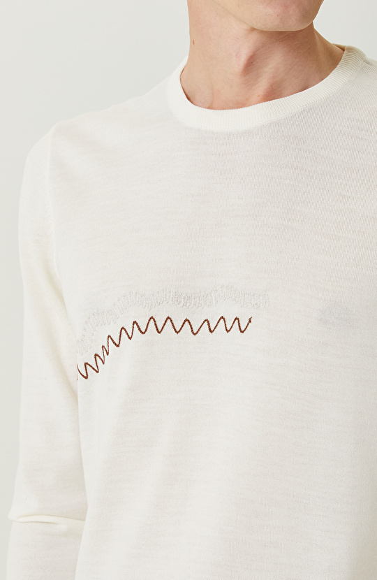 Ekru Nakış Detaylı Kazak