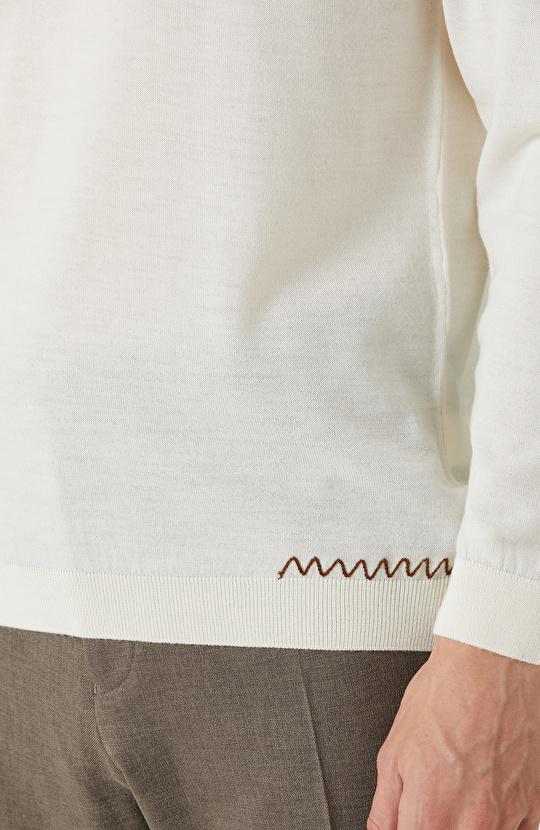 Ekru Nakış Detaylı Kazak