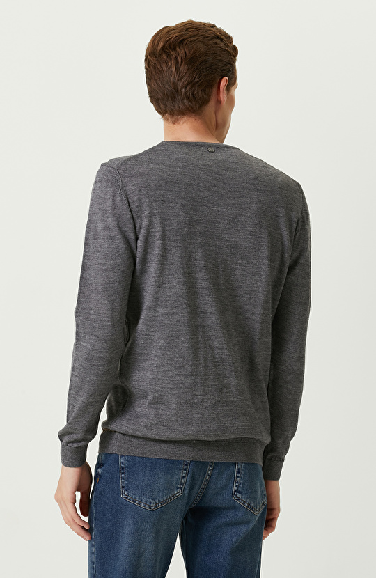 Gri Nakış Detaylı Kazak