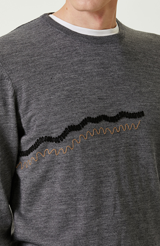 Gri Nakış Detaylı Kazak