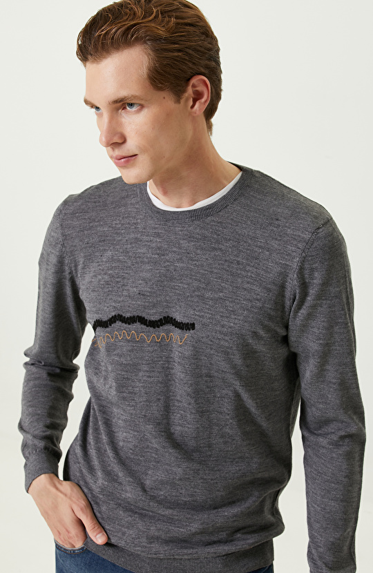 Gri Nakış Detaylı Kazak