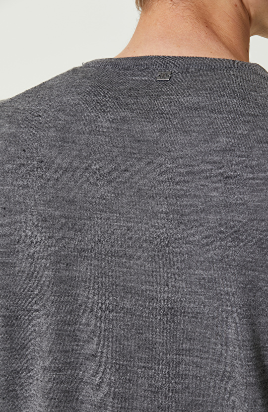 Gri Nakış Detaylı Kazak