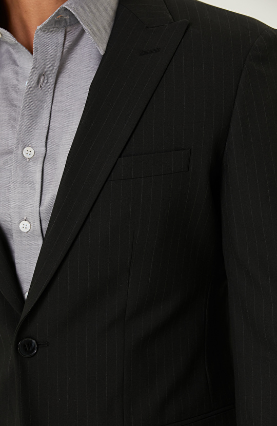 Siyah Çizgili Takım Elbise