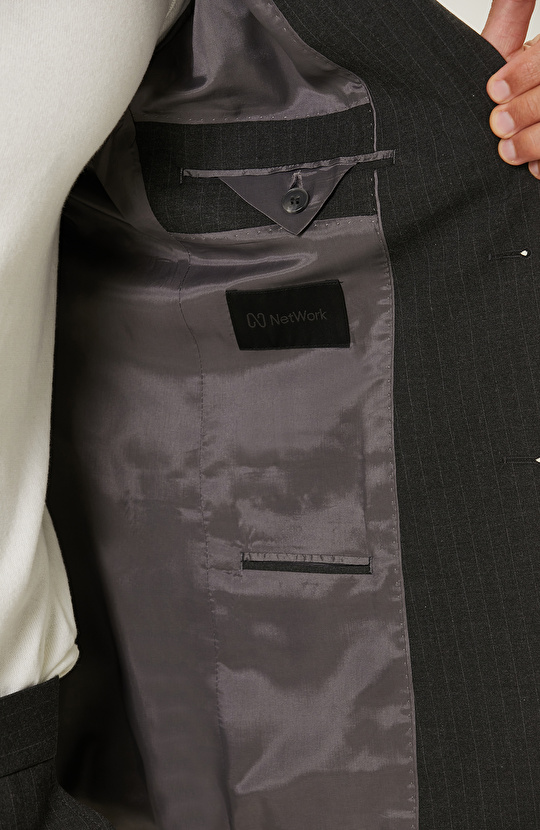 Gri Çizgili Takım Elbise