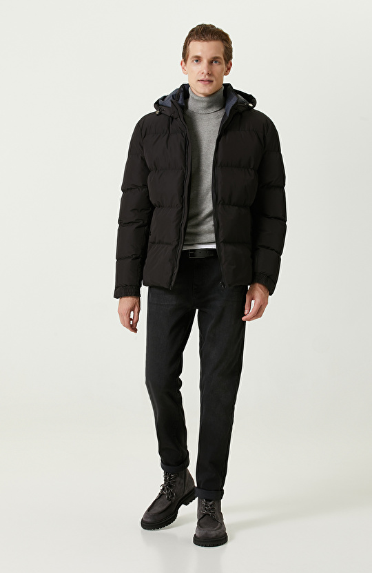 Siyah Kapüşonlu Mont