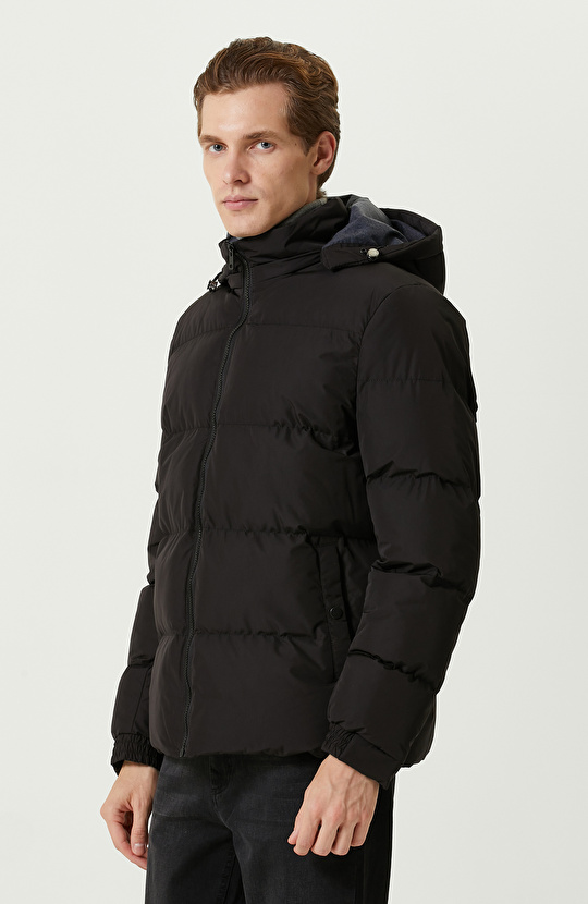 Siyah Kapüşonlu Mont