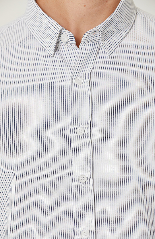 Beyaz Lacivert Çizgili Gömlek