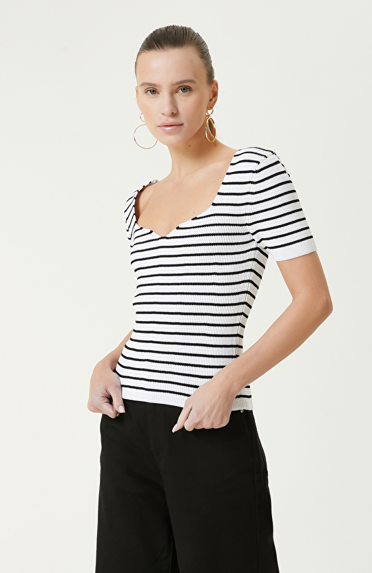  Siyah Beyaz Çizgili Kısa Kollu Kazak