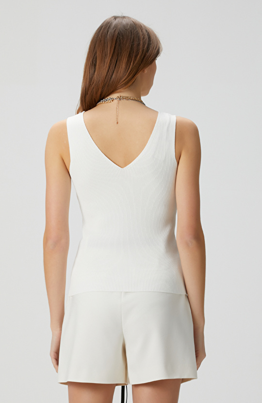 Kırık Beyaz Triko Atlet