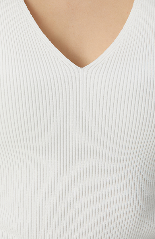 Kırık Beyaz Triko Atlet