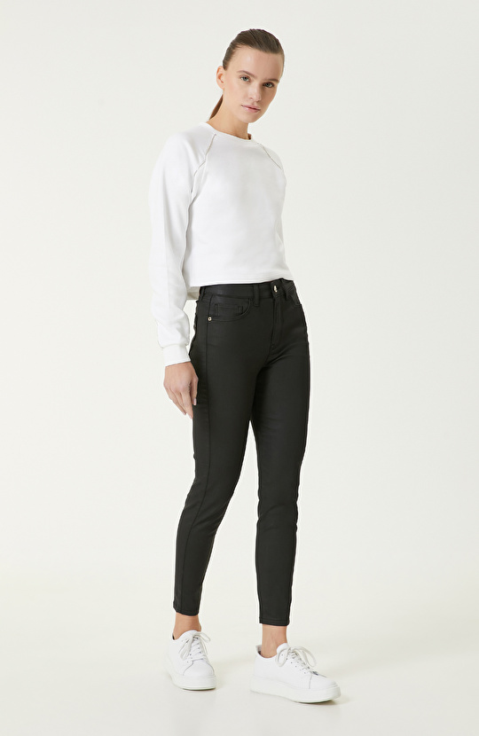 Kırık Beyaz Sweatshirt