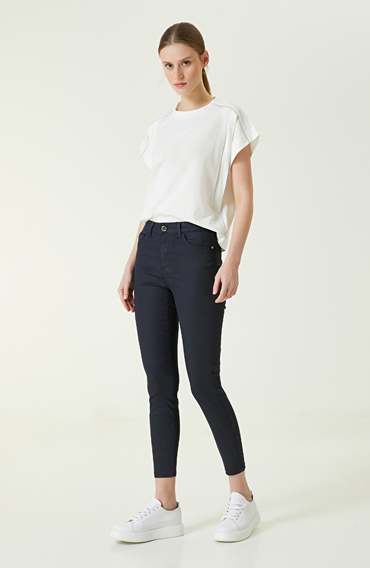 Kırıkbeyaz T-shirt