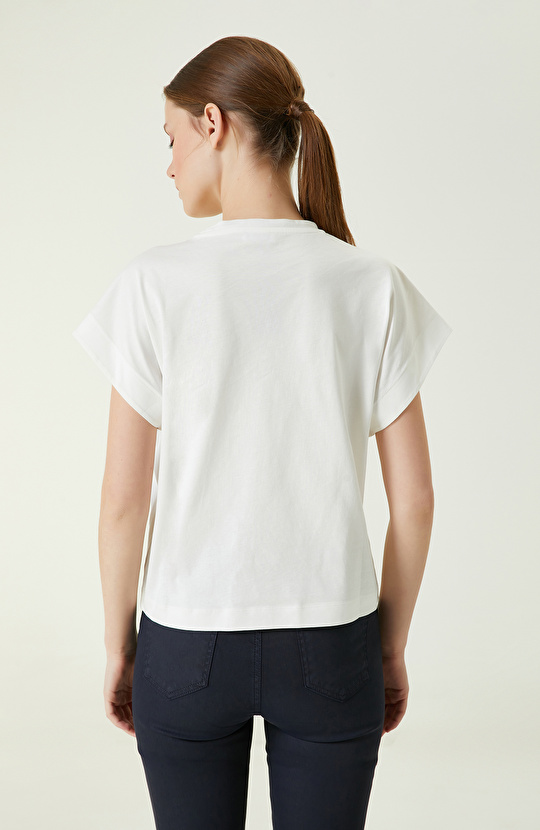 Kırıkbeyaz T-shirt