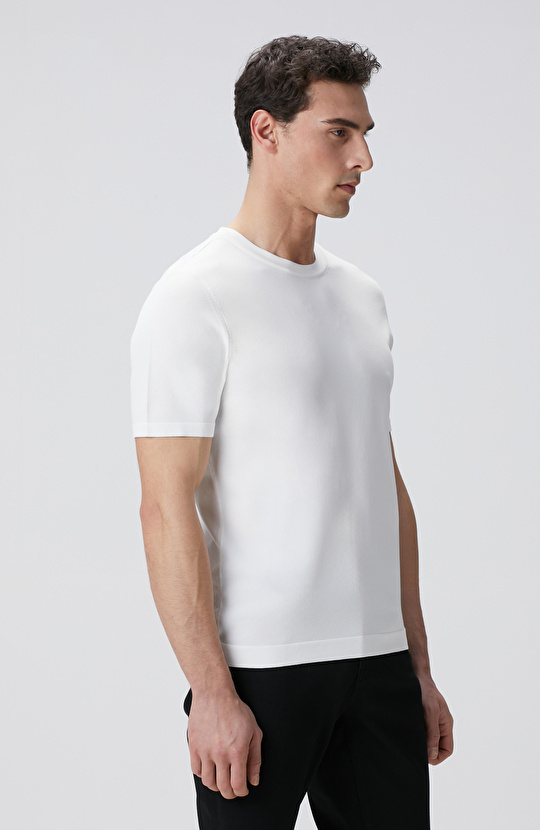 Kırık Beyaz Triko Kazak