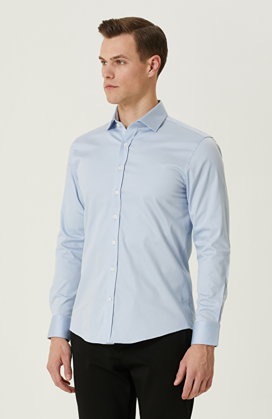 Açık Mavi Gömlek