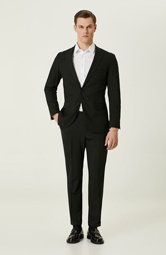 Siyah Çizgili Takım Elbise