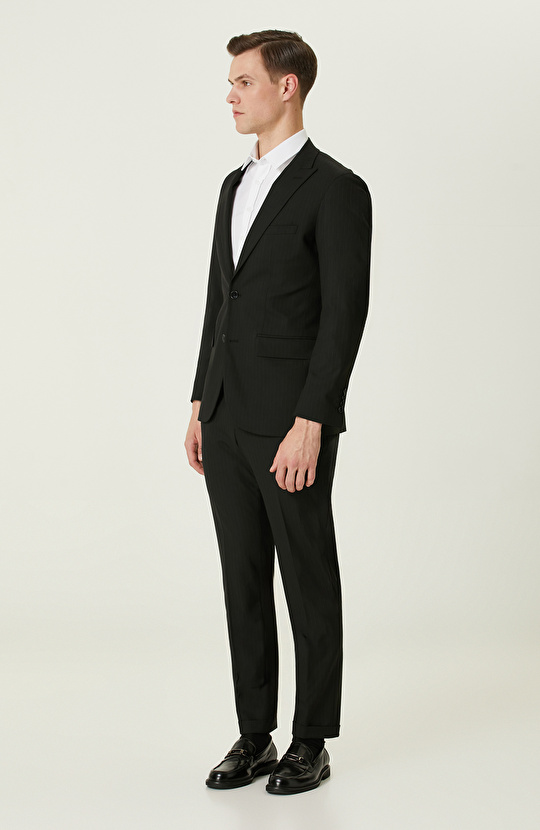 Siyah Çizgili Takım Elbise