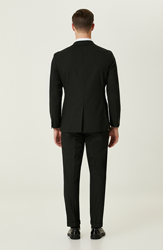 Siyah Çizgili Takım Elbise