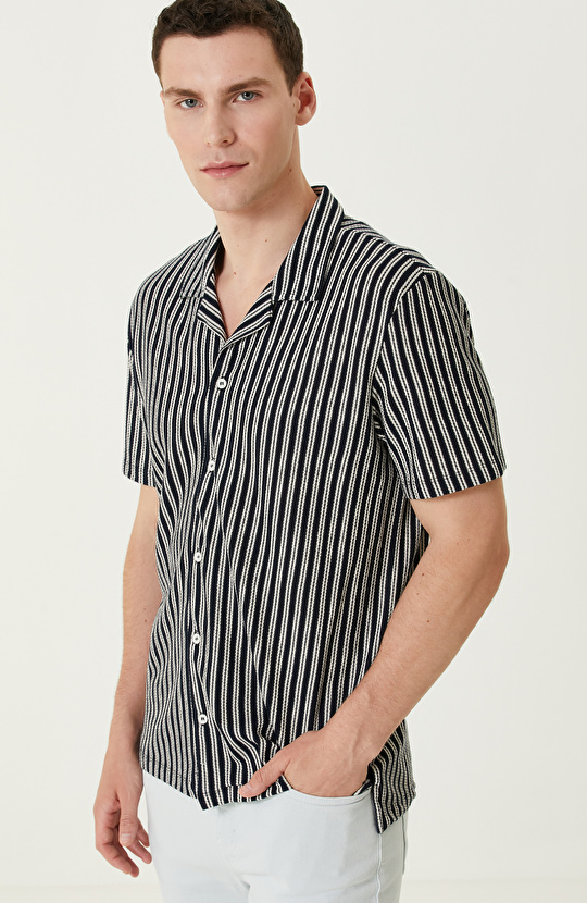 Lacivert Beyaz Çizgili Gömlek