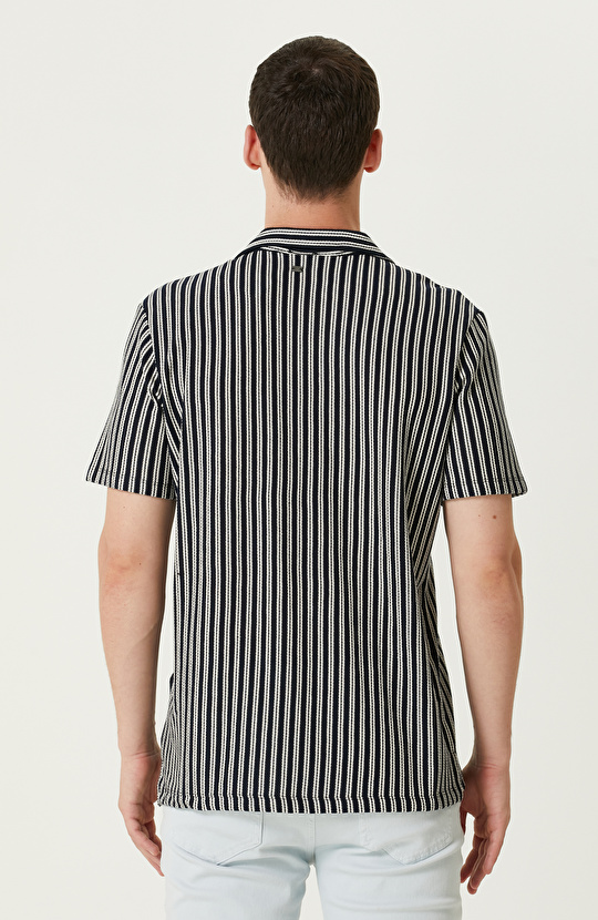 Lacivert Beyaz Çizgili Gömlek