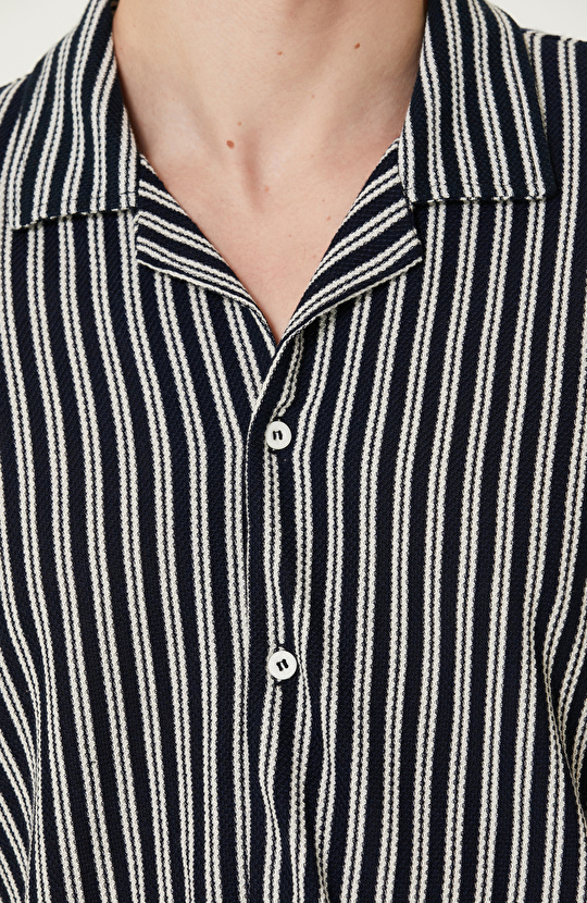 Lacivert Beyaz Çizgili Gömlek