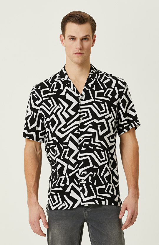 Siyah Beyaz Desenli Gömlek
