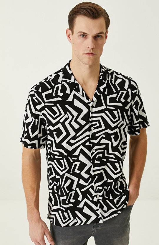 Siyah Beyaz Desenli Gömlek