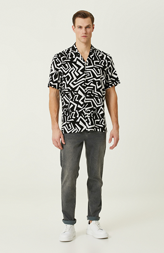 Siyah Beyaz Desenli Gömlek