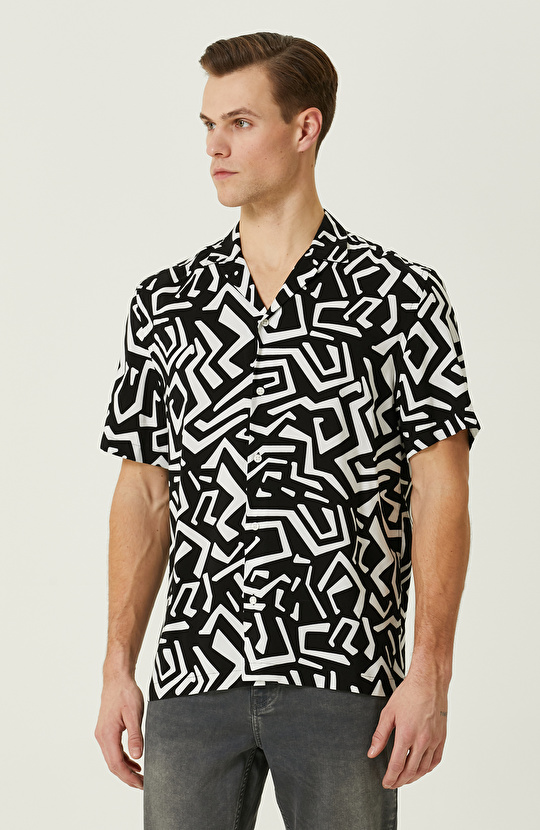 Siyah Beyaz Desenli Gömlek