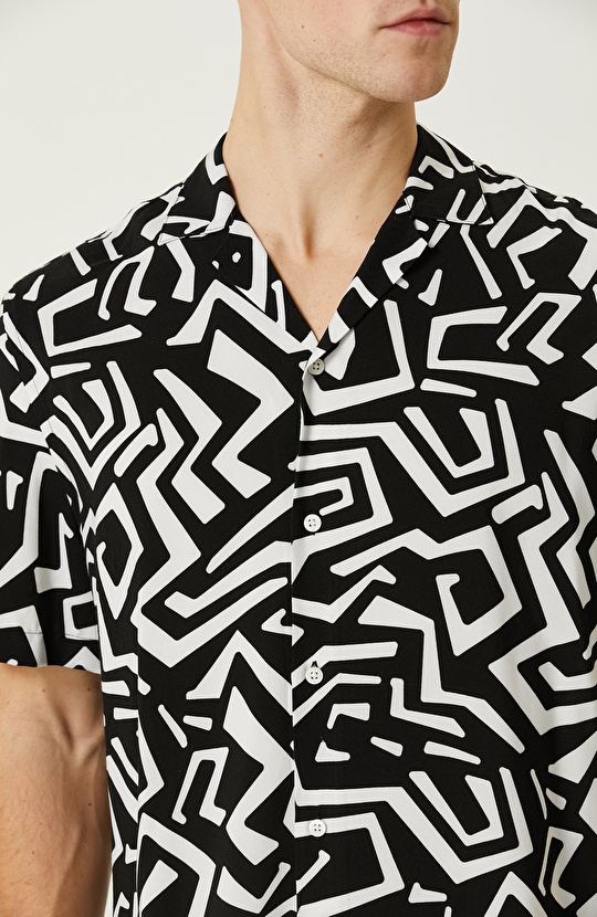 Siyah Beyaz Desenli Gömlek