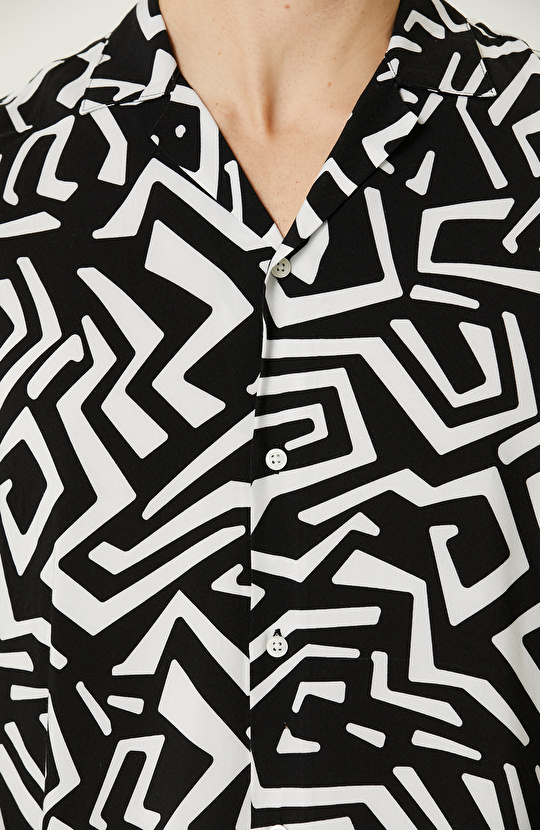 Siyah Beyaz Desenli Gömlek