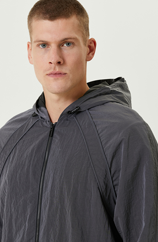 Koyu Gri Kapüşonlu Pardesü