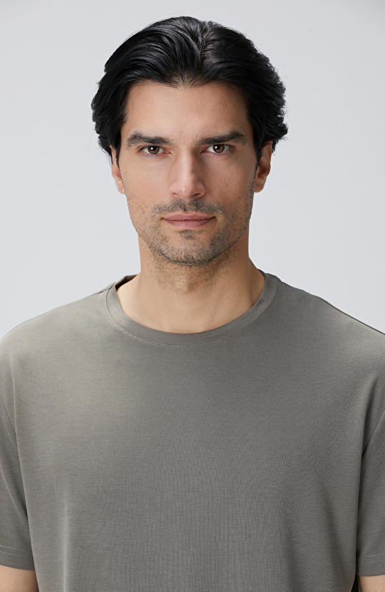 Haki Basic T-shirt