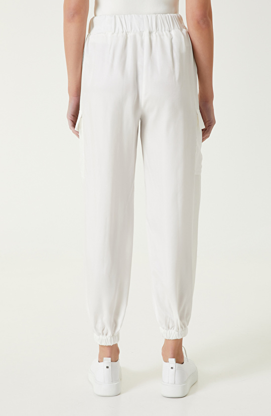 Beyaz Kargo Cepli Pantolon