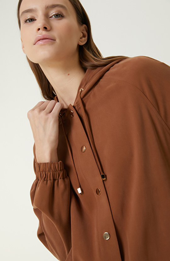 Kahverengi Kapüşonlu Mont