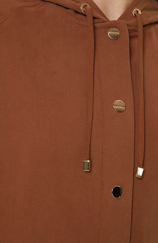 Kahverengi Kapüşonlu Mont