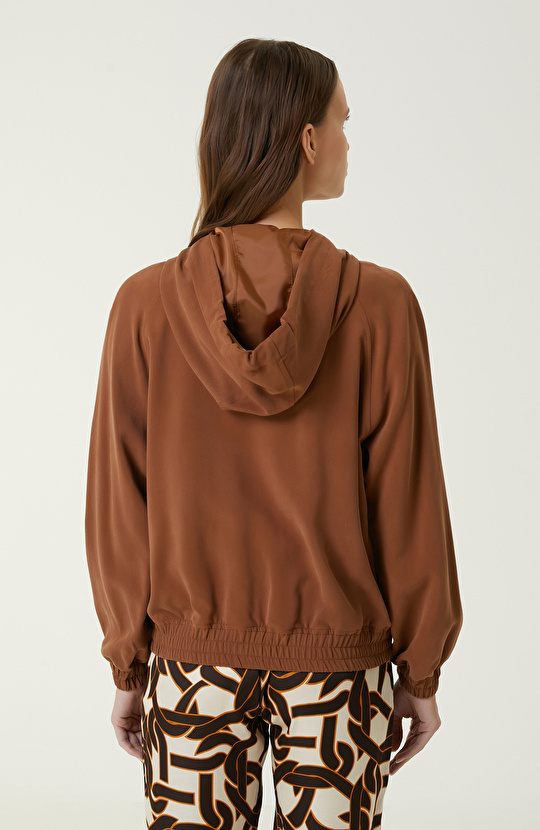 Kahverengi Kapüşonlu Mont