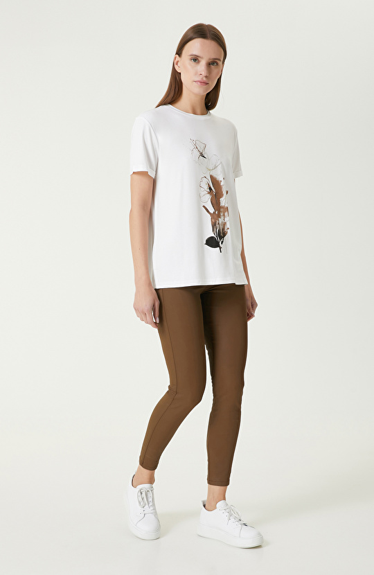 Beyaz Çiçek Baskılı T-shirt