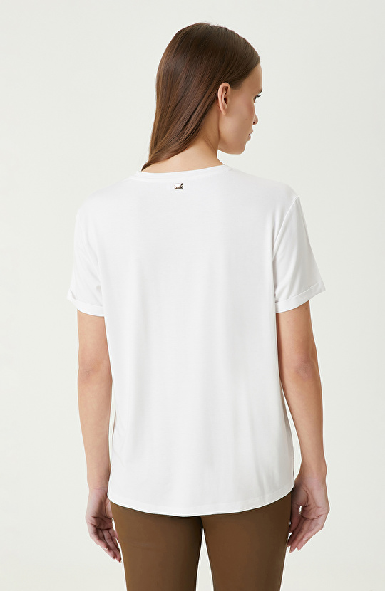 Beyaz Çiçek Baskılı T-shirt