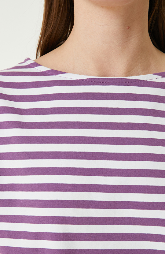 Beyaz Mor Çizgi Desenli T-shirt