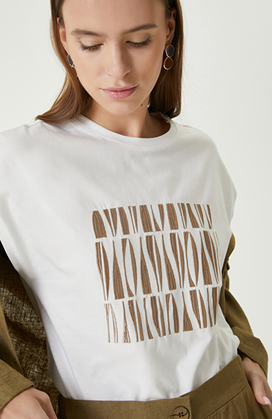 Ekru Nakışlı T-shirt