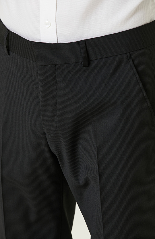 Siyah Yün Karışımlı Çift Yırtmaç Takım Elbise