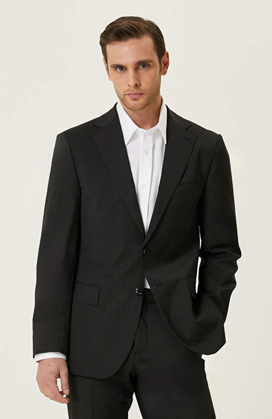 Siyah Çizgili Takım Elbise