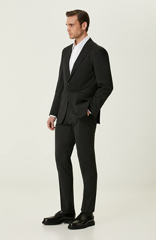 Siyah Çizgili Takım Elbise