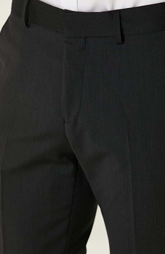 Siyah Çizgili Takım Elbise