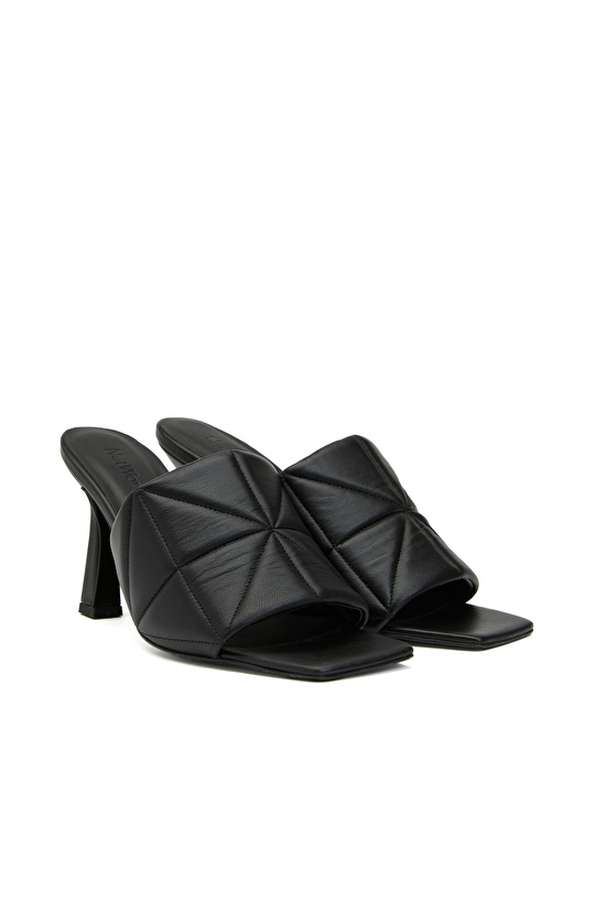 Siyah Kadın Deri Terlik