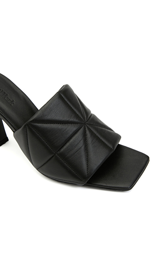 Siyah Kadın Deri Terlik