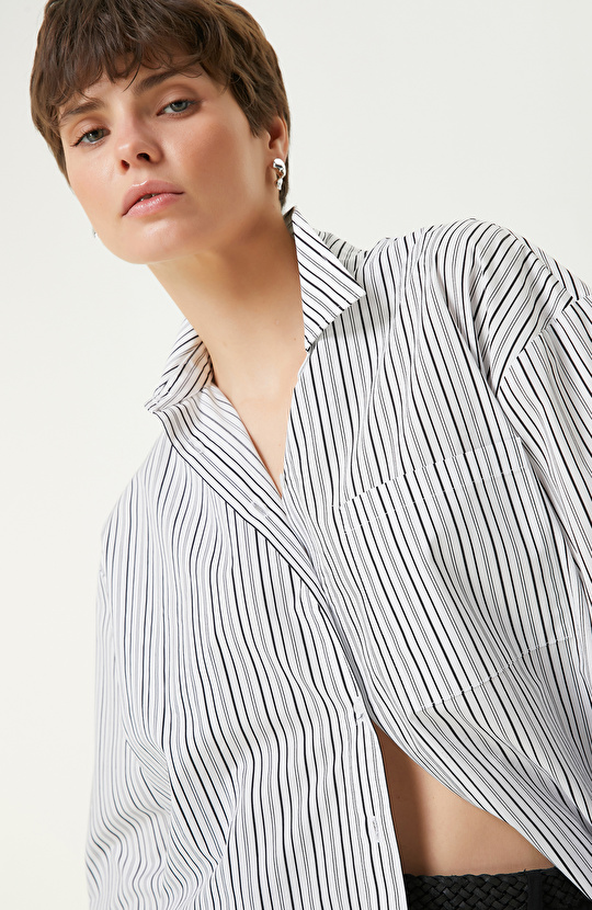Siyah Beyaz Çizgili Gömlek